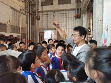 深圳市东晓小学“每周半天计划”之金威啤酒厂旧址参观活动