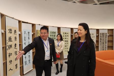 【外向融合】区文体局马瑛局长一行莅临罗湖外语小学调研校馆合作项目