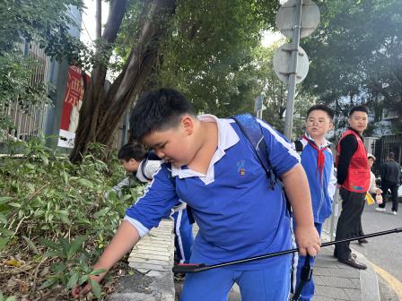 校园安全  “我们”来守 ——深圳市翠北实验小学党员志愿督导服务