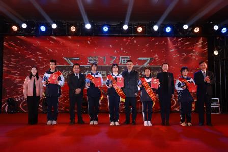 青春旋律，奏响新年乐章 ——罗外初中2025新年音乐会圆满举办