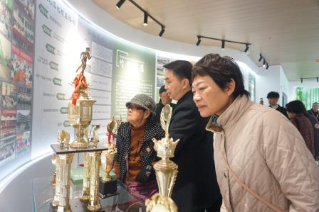 共忆校园时光，再续校友情谊——深圳市翠竹外国语实验学校退休教师及校友返校日活动成功举办