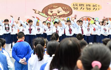 校社协同育新苗，正视挫折共成长 ——深圳市靖轩小学联合黄贝岭社区党委开展国旗下思政课活动
