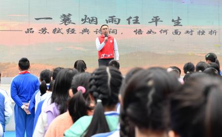 校社协同育新苗，正视挫折共成长 ——深圳市靖轩小学联合黄贝岭社区党委开展国旗下思政课活动