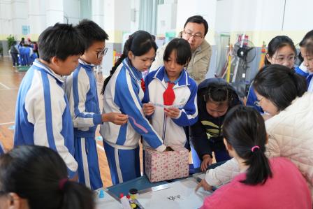 阅赴山海寻书香，情暖冬至乐成长 ——深圳市梧桐小学“二三书屋”第六届冬季阅读游园会暨梦想书包总结会