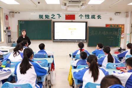 我与文明礼仪同行 ——翠北实验小学第17周主题班会