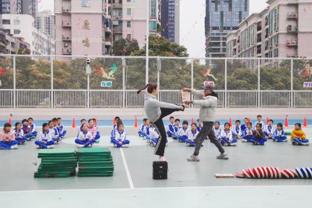 龙华区公办中小学校长任职资格培训班到东昌小学跟岗交流