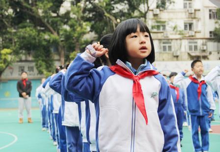 小小先锋，共筑中国梦 ——深圳市南湖小学举行少先队员入队仪式