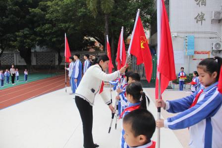 小小先锋，共筑中国梦 ——深圳市南湖小学举行少先队员入队仪式