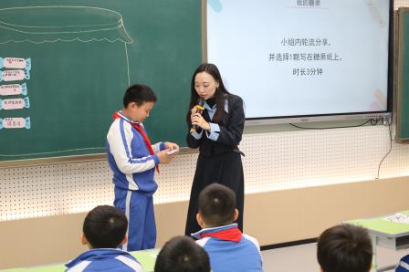 龙华校长培训班学员到草埔小学研修