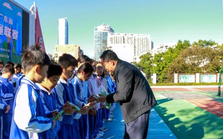 为三十周年校庆献礼——罗芳小学跳绳队在广东省校园跳绳联赛折桂