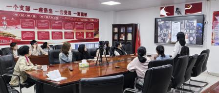 共探AI教学工具   同享青年教师智慧——凤光小学举办青年教师工作室AI分享会