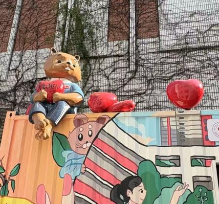 贯通育人|从废弃集装箱到“小小美术馆” 　　