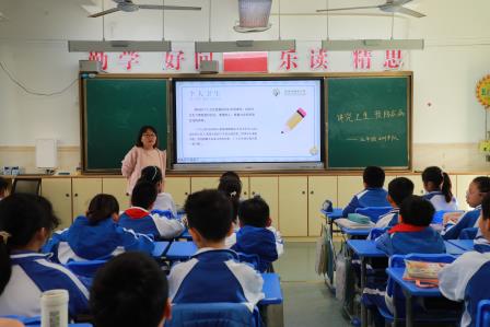 锦田小学第十四周升旗仪式暨《讲究卫生，预防疾病》主题班队课顺利举行