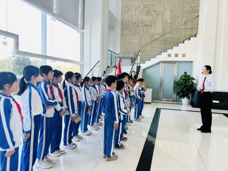 走进法院学宪法，争做守法小公民——湖贝小学开展法治教育实践活动