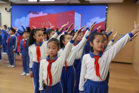 “宪”给你一生的守护 —— 布心小学“宪法宣传周”主题升旗仪式