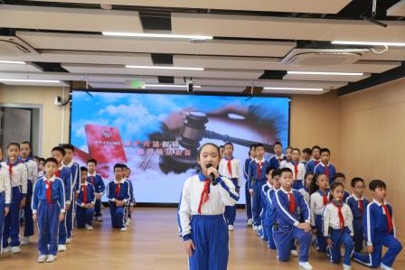 “宪”给你一生的守护 —— 布心小学“宪法宣传周”主题升旗仪式