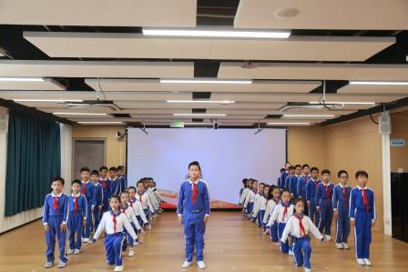 “宪”给你一生的守护 —— 布心小学“宪法宣传周”主题升旗仪式