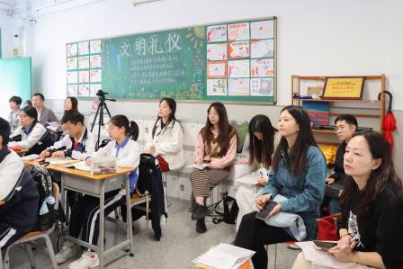 成都金牛骨干齐聚文锦，携手罗湖共绘教育新篇 ——翠园文锦中学迎接四川省成都市金牛区教科研骨干教师团队开展考察交流活动