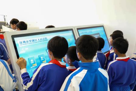 新秀小学学生走进罗湖区法院开展法治学习实践活动