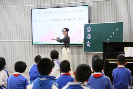 罗湖区音乐学科贯通式校际结对研课第二十一期活动第九组结对研课在深圳市安芳小学举行