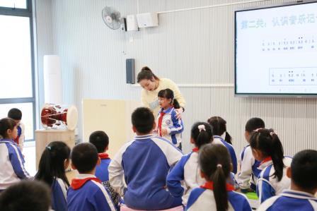 罗湖区音乐学科贯通式校际结对研课第二十一期活动第九组结对研课在深圳市安芳小学举行