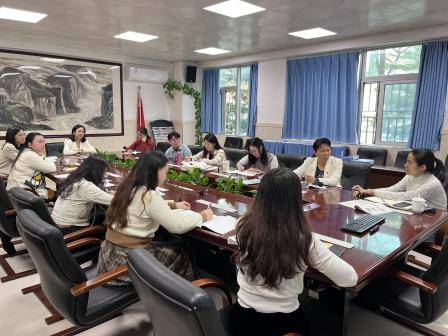 名师引领促成长 深思笃行助提升——黄小梅副校长到罗湖小学指导英语教学工作