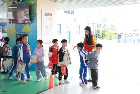 灵蛇悦动 智趣飞扬——深圳市红桂小学举行一二年级综合测评嘉年华活动
