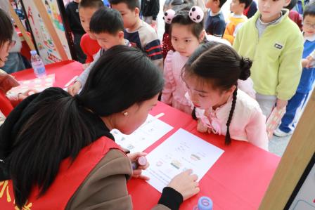 灵蛇悦动 智趣飞扬——深圳市红桂小学举行一二年级综合测评嘉年华活动