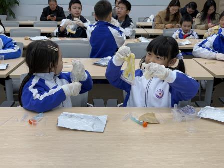 探秘生命序列 参访科技前沿|螺岭锦星学校党支部前往华大集团总部参访 开展主题党日活动