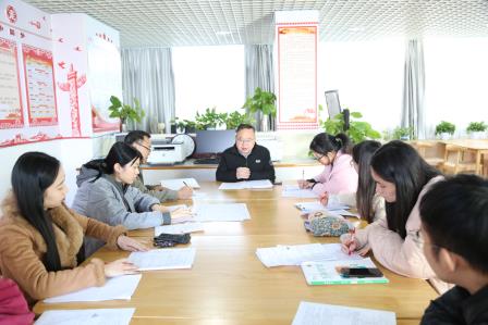 深析探源明方向，向质而行促成长 —— 罗湖外语实验学校组织青年教师深度剖析深圳市适应性考试活动