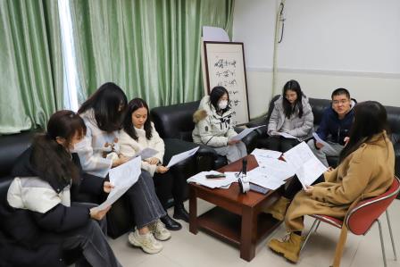 深析探源明方向，向质而行促成长 —— 罗湖外语实验学校组织青年教师深度剖析深圳市适应性考试活动