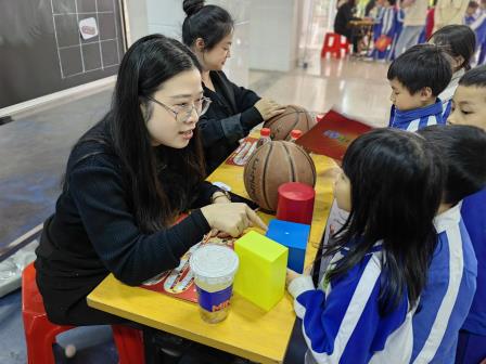 趣味闯关，幸福成长 ——深圳市向西小学举行一二年级学科综合素养过关活动