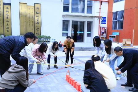 深圳市仙桐实验小学举行2025“迎新”教职工趣味运动会