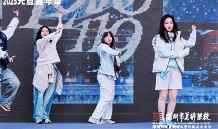 草地音乐会、创意集市……深美师生喜迎2025年，共赴心灵的狂欢