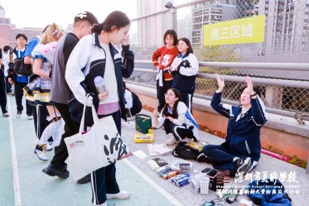 草地音乐会、创意集市……深美师生喜迎2025年，共赴心灵的狂欢