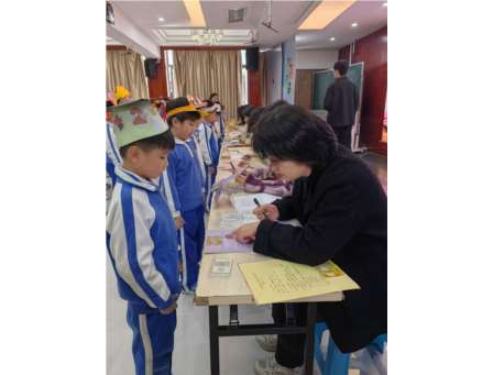 语文风采绽，数学智慧扬——翠茵学校期末嘉年华精彩纷呈