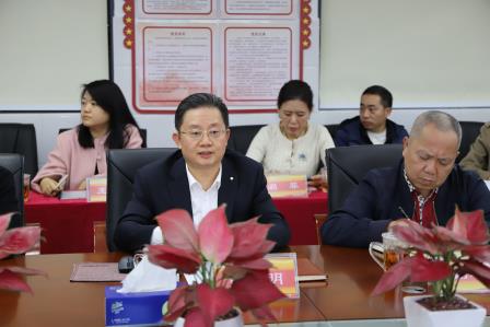 汇聚教育精英共筑幸福教育梦  创新教育智慧一起幸福向未来 ——黄黎明名校长工作室成功挂牌开班