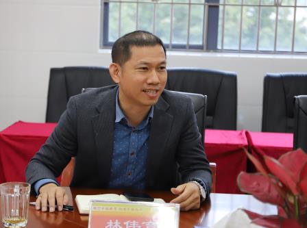 汇聚教育精英共筑幸福教育梦  创新教育智慧一起幸福向未来 ——黄黎明名校长工作室成功挂牌开班