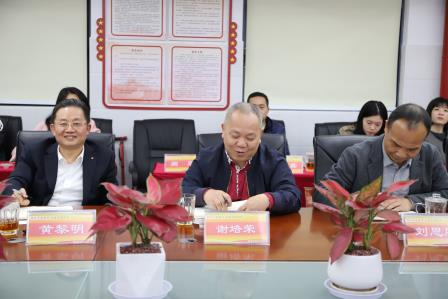 汇聚教育精英共筑幸福教育梦  创新教育智慧一起幸福向未来 ——黄黎明名校长工作室成功挂牌开班