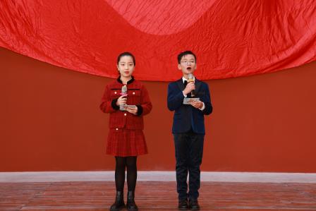 温暖，点亮心灵的火花 —— 翠北实验小学2025年大红墙揭幕仪式
