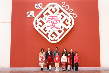 温暖，点亮心灵的火花 —— 翠北实验小学2025年大红墙揭幕仪式