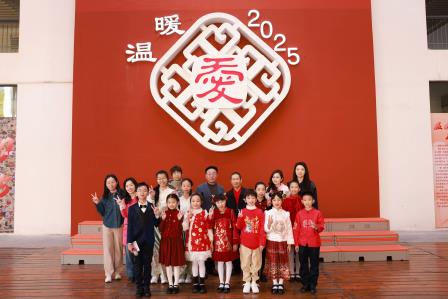温暖，点亮心灵的火花 —— 翠北实验小学2025年大红墙揭幕仪式