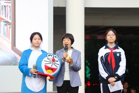 微光成炬 ，薪火相传 ——翠园文锦中学举行封面班主任颁奖盛典暨爱班爱校教育主题活动