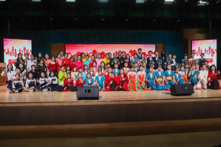 蛇年瑞气盈校园学子欢腾贺新元——深圳北理莫斯科大学附属布心中学举办“青春当燃，艺路生花”达人秀暨2025年元旦联欢会