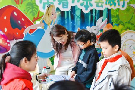 乐考无“纸”境，书香伴我行 ——深圳市景贝小学举办一二年级阳光测评活动