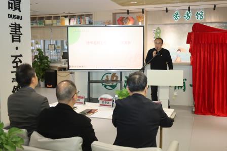 徐军名师工作室举行挂牌仪式暨首次教研活动成功