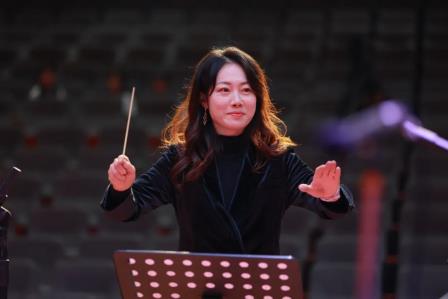 乐绘新岁，韵谱华章——东湖中学“沐光同行 向美而光”迎新嘉年华社团展演圆满落幕