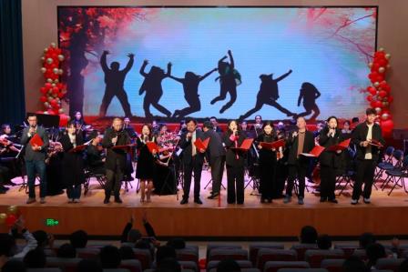 乐绘新岁，韵谱华章——东湖中学“沐光同行 向美而光”迎新嘉年华社团展演圆满落幕