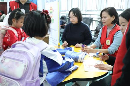 开放测评趣味多，多元评价助成长——深圳市水田小学开展低年段开放性评价活动