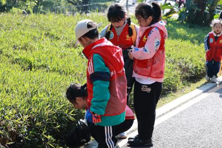 守护绿色家园，争当环保先锋 ——笋岗小学家校联合会举行亲子环保徒步活动
